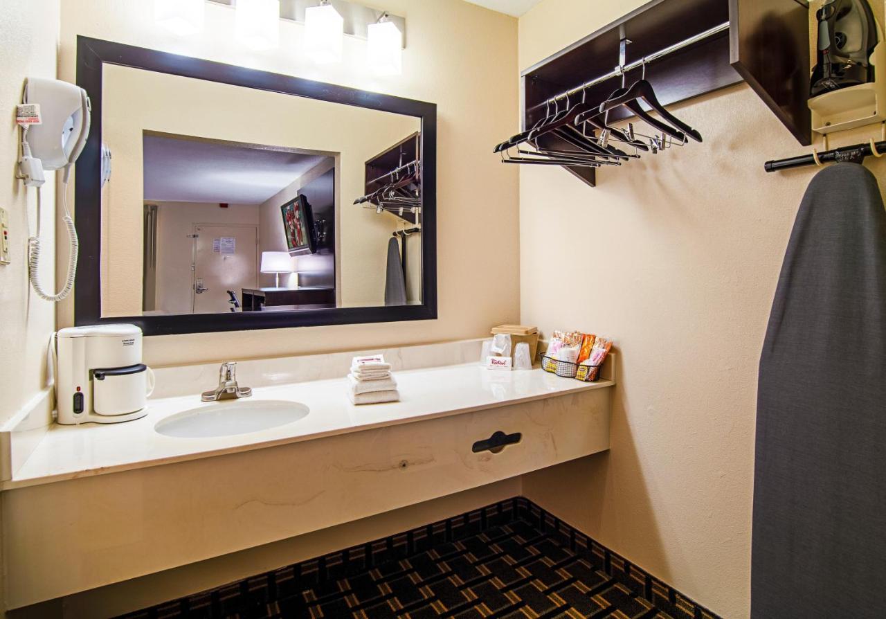 Red Roof Inn & Suites Greenwood, Sc Εξωτερικό φωτογραφία