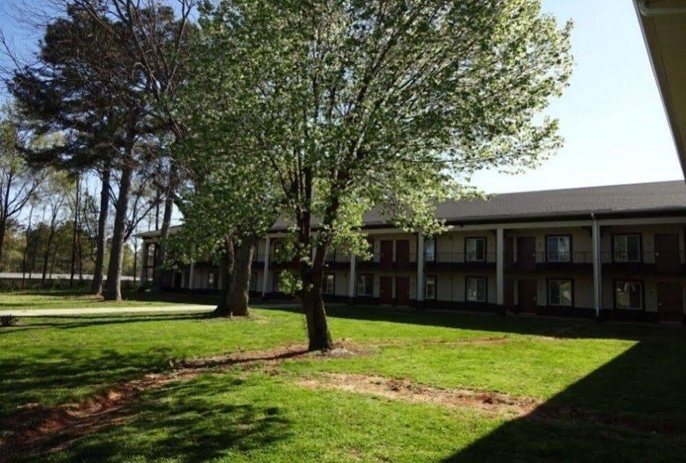 Red Roof Inn & Suites Greenwood, Sc Εξωτερικό φωτογραφία